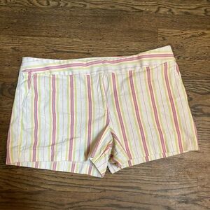 Loft striped shorts
Size 18
Inseam 3.5”
EUC
